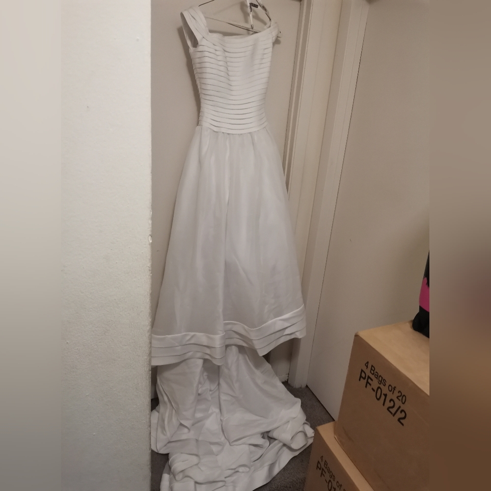 Oleg Cassini Wedding White Dress With Underskirt Size:8